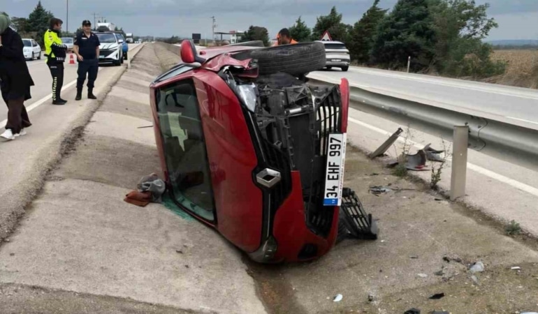KARACABEY-BANDIRMA YOLUNDA, DAĞKADI KAVŞAĞI MEVKİİNDE MEYDANA GELEN TRAFİK KAZASINDA 1 KİŞİ YARALANDI.