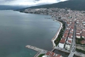TMMOB JEOLOJİ MÜHENDİSLERİ ODASI GÜNEY MARMARA ŞUBE BAŞKANI MEHMET YILDIZ, BURSA’NIN GEMLİK İLÇESİNDE SÜREN SİSMİK HAREKETLİLİK HAKKINDA YAPTIĞI AÇIKLAMADA, "KUZEY ANADOLU FAY ZONU ORTA KOLUNDA GEMLİK KÖRFEZİNDE SİSMİK AKTİVİTENİN DEVAM ETTİĞİNİ GÖSTERMEKTEDİR" DEDİ.