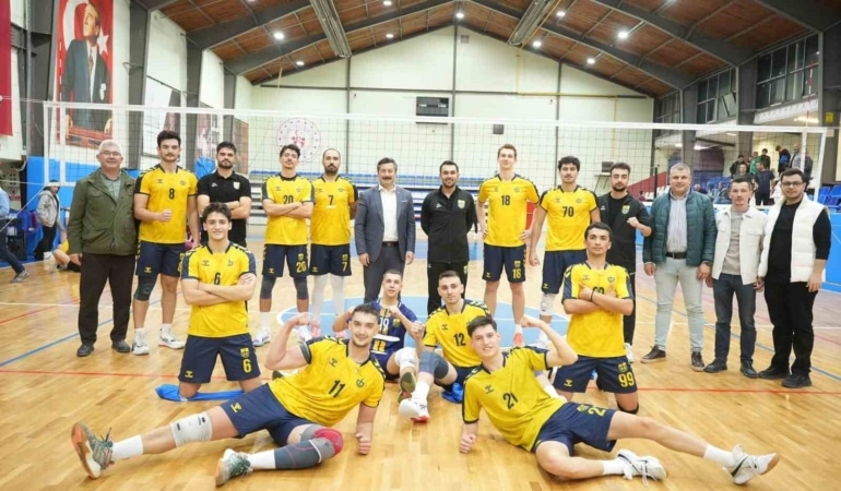 YENİŞEHİR BELEDİYESPOR ERKEK VOLEYBOL TAKIMI, SEZONA FIRTINA GİBİ BAŞLADI. İLK KARŞILAŞMASINDAN 3-0’LIK GALİBİYETLE AYRILAN SARI-LACİVERTLİLER, SEZONUN İLK İÇ SAHA MAÇINDA YSK YILDIZ SPOR’U DA 3-0 MAĞLUP EDEREK 2’DE 2 YAPTI.