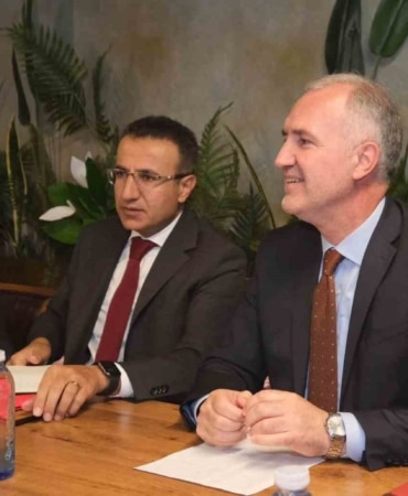 İNEGÖL BELEDİYE BAŞKANI ALPER TABAN’IN EV SAHİPLİĞİNDE DÜZENLENEN BULUŞMADA, İLÇEDE GÖREV YAPAN KAMU KURUMLARININ İDARECİLERİ BİR ARAYA GELDİ. KAYMAKAM AYHAN AKPAY, AK PARTİ BURSA MİLLETVEKİLİ AYHAN SALMAN VE AK PARTİ İNEGÖL İLÇE BAŞKANI MUSTAFA DURMUŞ’UN DA KATILDIĞI TOPLANTIDA, İNEGÖL’E YÖNELİK ÇALIŞMALAR VE KURUMLAR ARASI İŞ BİRLİĞİ ELE ALINDI.