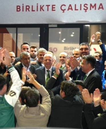 BURSA TİCARET VE SANAYİ ODASI (BTSO) SEÇİMLERİNDE ÖZER MATLI’NIN ÖNCÜLÜĞÜNDEKİ YEŞİL LİSTE 34 KOMİTE VE 78 MECLİS ÜYELİĞİ KAZANARAK İLK SIRADA YER ALDI. MAVİ LİSTE 31 KOMİTE VE 71 MECLİS ÜYELİĞİNDE KALIRKEN, ÖZER MATLI SONUÇLARI "BURSA’NIN BAŞARISI" OLARAK DEĞERLENDİRDİ.