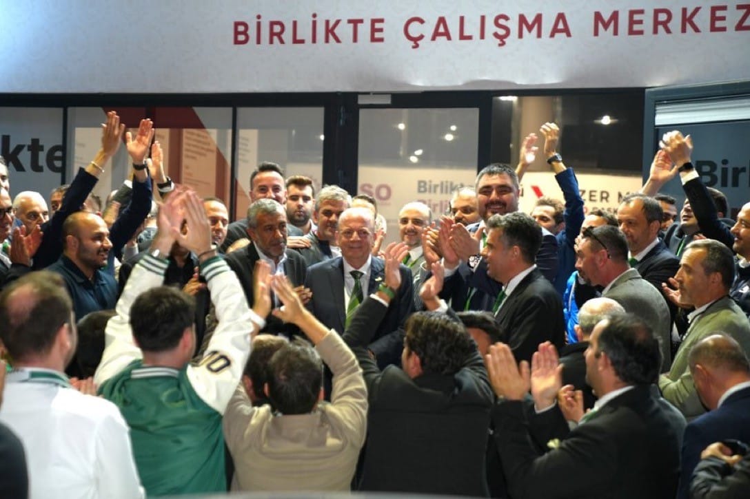 BURSA TİCARET VE SANAYİ ODASI (BTSO) SEÇİMLERİNDE ÖZER MATLI’NIN ÖNCÜLÜĞÜNDEKİ YEŞİL LİSTE 34 KOMİTE VE 78 MECLİS ÜYELİĞİ KAZANARAK İLK SIRADA YER ALDI. MAVİ LİSTE 31 KOMİTE VE 71 MECLİS ÜYELİĞİNDE KALIRKEN, ÖZER MATLI SONUÇLARI "BURSA’NIN BAŞARISI" OLARAK DEĞERLENDİRDİ.