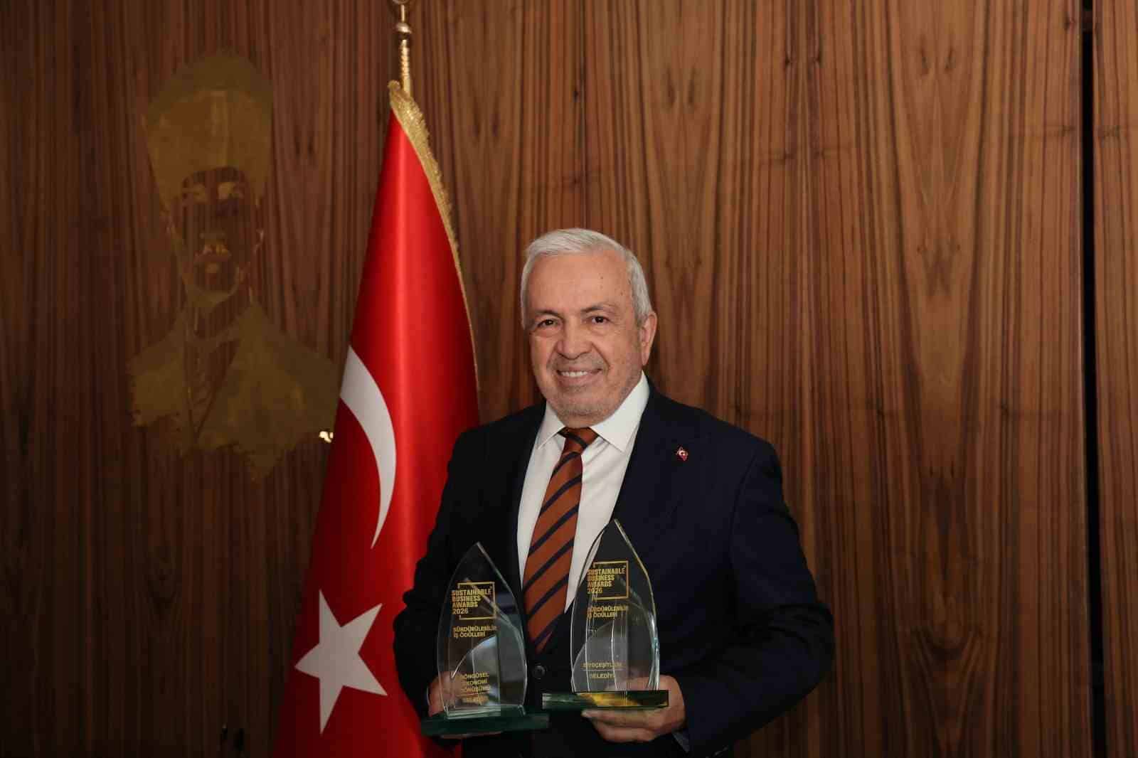 NİLÜFER BELEDİYESİ, ATIL KAMU ARAZİLERİNİ ÜRETİME KAZANDIRAN VE TEKSTİL ATIKLARINI KREŞ İLE SAĞLIK YATIRIMLARINA DÖNÜŞTÜREN İKİ AYRI PROJESİYLE SÜRDÜRÜLEBİLİR İŞ ÖDÜLLERİ'NDE İKİ KATEGORİDE BİRDEN ÖDÜLE DEĞER GÖRÜLDÜ.