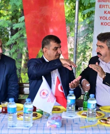 YILDIRIM BELEDİYE BAŞKANI OKTAY YILMAZ (SAĞDA), ERTUĞRULGAZİ OTOBÜS VE MİNİBÜSÇÜLER DURAĞI’NI ZİYARET ETTİ.
