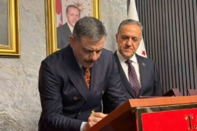 İÇİŞLERİ BAKANI MUSTAFA ÇİFTÇİ, YALOVA PROGRAMI KAPSAMINDA YALOVA VALİLİĞİ’Nİ ZİYARET ETTİ. BAKAN ÇİFTÇİ, VALİLİK BİNASI GİRİŞİNDE KENT PROTOKOLÜ TARAFINDAN KARŞILANDI.