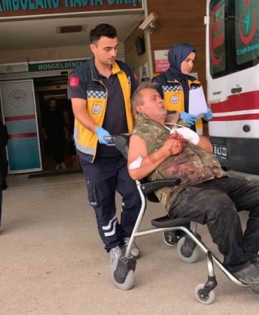 BURSA’NIN İNEGÖL İLÇESİNDE ODUN KESİMİ SIRASINDA MOTORLU TESTEREYE ELİNİ KAPTIRAN 61 YAŞINDAKİ ADAM YARALANDI.