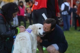 BURSA'DA BU YIL 13'ÜNCÜSÜ DÜZENLENEN EKER I RUN KAPSAMINDA İLK KEZ GERÇEKLEŞTİRİLEN "KÖPEĞİNLE KOŞ" ETKİNLİĞİ, YÜZLERCE HAYVANSEVER İLE PATİLİ DOSTLARINI AYNI PARKURDA BULUŞTURDU.