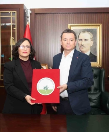 OSMANGAZİ BELEDİYESİ VE TMMOB MİMARLAR ODASI BURSA ŞUBESİ ARASINDA İMZALANAN PROTOKOL İLE İLÇENİN DOKUSUNU MERKEZİNE ALAN PANEL GERÇEKLEŞTİRİLECEK. PANELİN SONUÇLARI BURSA’NIN FETHİNİN 700. YILINA ÖZEL OLARAK HAZIRLANACAK RAPORLA DERLENECEK.