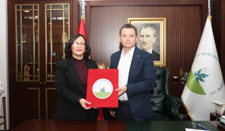 OSMANGAZİ BELEDİYESİ VE TMMOB MİMARLAR ODASI BURSA ŞUBESİ ARASINDA İMZALANAN PROTOKOL İLE İLÇENİN DOKUSUNU MERKEZİNE ALAN PANEL GERÇEKLEŞTİRİLECEK. PANELİN SONUÇLARI BURSA’NIN FETHİNİN 700. YILINA ÖZEL OLARAK HAZIRLANACAK RAPORLA DERLENECEK.