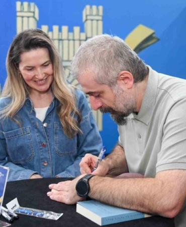 2. OSMANGAZİ KİTAP GÜNLERİ'NDE, SERKAN KARAİSMAİLOĞLU KİTAPSEVERLERE HİTAP ETTİ.