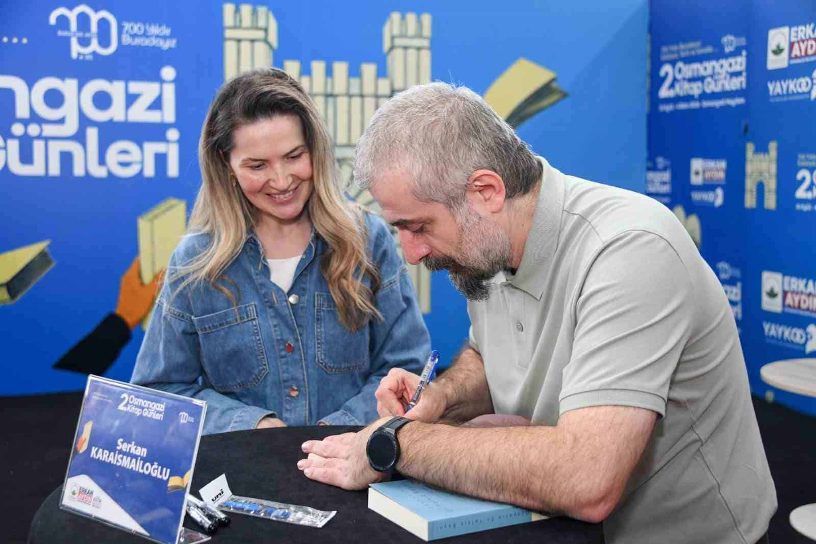 2. OSMANGAZİ KİTAP GÜNLERİ'NDE, SERKAN KARAİSMAİLOĞLU KİTAPSEVERLERE HİTAP ETTİ.