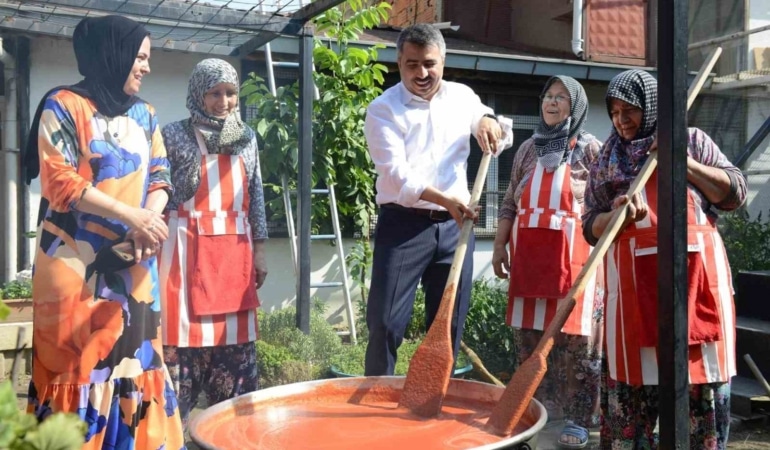 YILDIRIM BELEDİYESİ KADIN KOOPERATİFLERİ, KADINLARIN SOSYAL VE EKONOMİK HAYATTA DAHA GÜÇLÜ YER ALMASINA KATKI SAĞLIYOR.