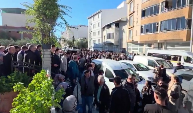 BURSA’NIN KARACABEY İLÇESİNDE SEVGİLİSİ MUSTAFA B. TARAFINDAN OTOMOBİLDE BOĞAZI KESİLEREK ÖLDÜRÜLDÜĞÜ İDDİA EDİLEN 18 YAŞINDAKİ GÖKÇE ALKAN, DÜZENLENEN CENAZE TÖRENİNİN ARDINDAN TOPRAĞA VERİLDİ.