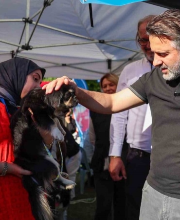 BURSA BÜYÜKŞEHİR BELEDİYESİ, CAN DOSTLARIN YAŞAM KOŞULLARINI İYİLEŞTİRMEK VE SAHİPLENDİRMEYİ TEŞVİK ETMEK AMACIYLA DÜZENLEDİĞİ YUVALANDIRMA ŞENLİĞİ'NDE 53 KEDİ VE 39 KÖPEK OLMAK ÜZERE TOPLAM 92 CAN DOSTUNU YENİ YUVALARINA KAVUŞTURARAK SAHİPLENDİRDİ.