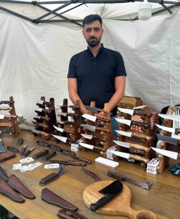 BURSA'DA 8 YILDIR BIÇAKÇILIK YAPAN ADEM ÇOBAN'IN, HAYVAN SAĞLIĞI İÇİN GELİŞTİRDİĞİ VE TÜRK PATENT VE MARKA KURUMU TARAFINDAN TASARIMI ONAYLANAN TESCİLLİ TIRNAK BIÇAĞI, BÜYÜKBAŞ HAYVAN SAHİPLERİNDEN İLGİ GÖRÜYOR.