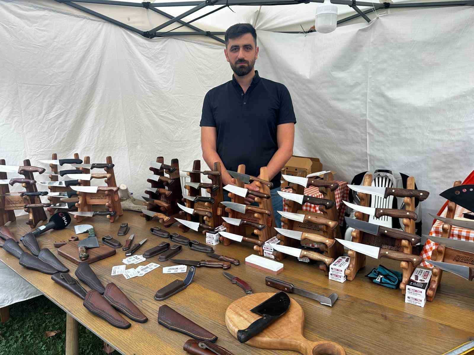 BURSA'DA 8 YILDIR BIÇAKÇILIK YAPAN ADEM ÇOBAN'IN, HAYVAN SAĞLIĞI İÇİN GELİŞTİRDİĞİ VE TÜRK PATENT VE MARKA KURUMU TARAFINDAN TASARIMI ONAYLANAN TESCİLLİ TIRNAK BIÇAĞI, BÜYÜKBAŞ HAYVAN SAHİPLERİNDEN İLGİ GÖRÜYOR.