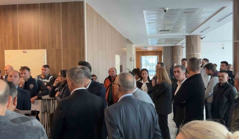 BURSA'DA MUSTAFA BOZBEY VE TURGAY ERDEM'İN DE ARALARINDA BULUNDUĞU 63 SANIKLI DAVANIN İKİNCİ DURUŞMASI BAŞLADI.
