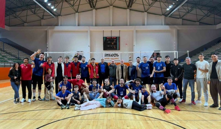 İNEGÖL BELEDİYESPOR ERKEK VOLEYBOL TAKIMI, UZMAN POSTA ERKEKLER VOLEYBOL 2. LİGİ’NDE 3. HAFTA MÜSABAKALARI KAPSAMINDA KONUK ETTİĞİ YEŞİLÇINAR SPOR’U 3-0’LIK NET SKORLA MAĞLUP EDEREK GALİBİYET SERİSİNİ SÜRDÜRDÜ. TEMSİLCİMİZ, 3’TE 3 YAPARAK SEZONA FLAŞ BİR BAŞLANGIÇ YAPMIŞ OLDU.