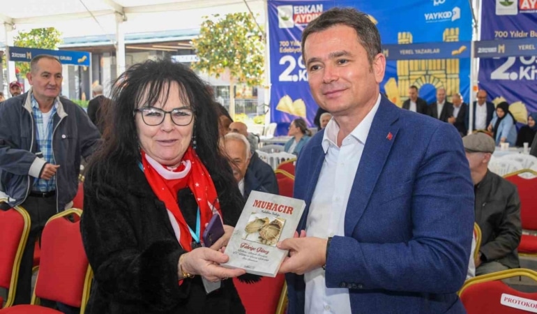 OSMANGAZİ BELEDİYESİ'NİN YAYINCILAR KOOPERATİFİ (YAYKOOP) İŞ BİRLİĞİYLE DÜZENLEDİĞİ 2. OSMANGAZİ KİTAP GÜNLERİ, KÜLTÜR VE EDEBİYAT DOLU BULUŞMALARIN ARDINDAN SONA ERDİ. OSMANGAZİ BELEDİYE BAŞKANI ERKAN AYDIN'IN DA KATILDIĞI FİNAL GÜNÜNDE SERHAN ASKER, BAHAR ERİŞ VE MUSTAFA KARA SÖYLEŞİLERİYLE OSMANGAZİ MEYDANI'NDA KİTAPSEVERLERLE BULUŞURKEN, PROGRAM İMZA ETKİNLİKLERİYLE DEVAM ETTİ.