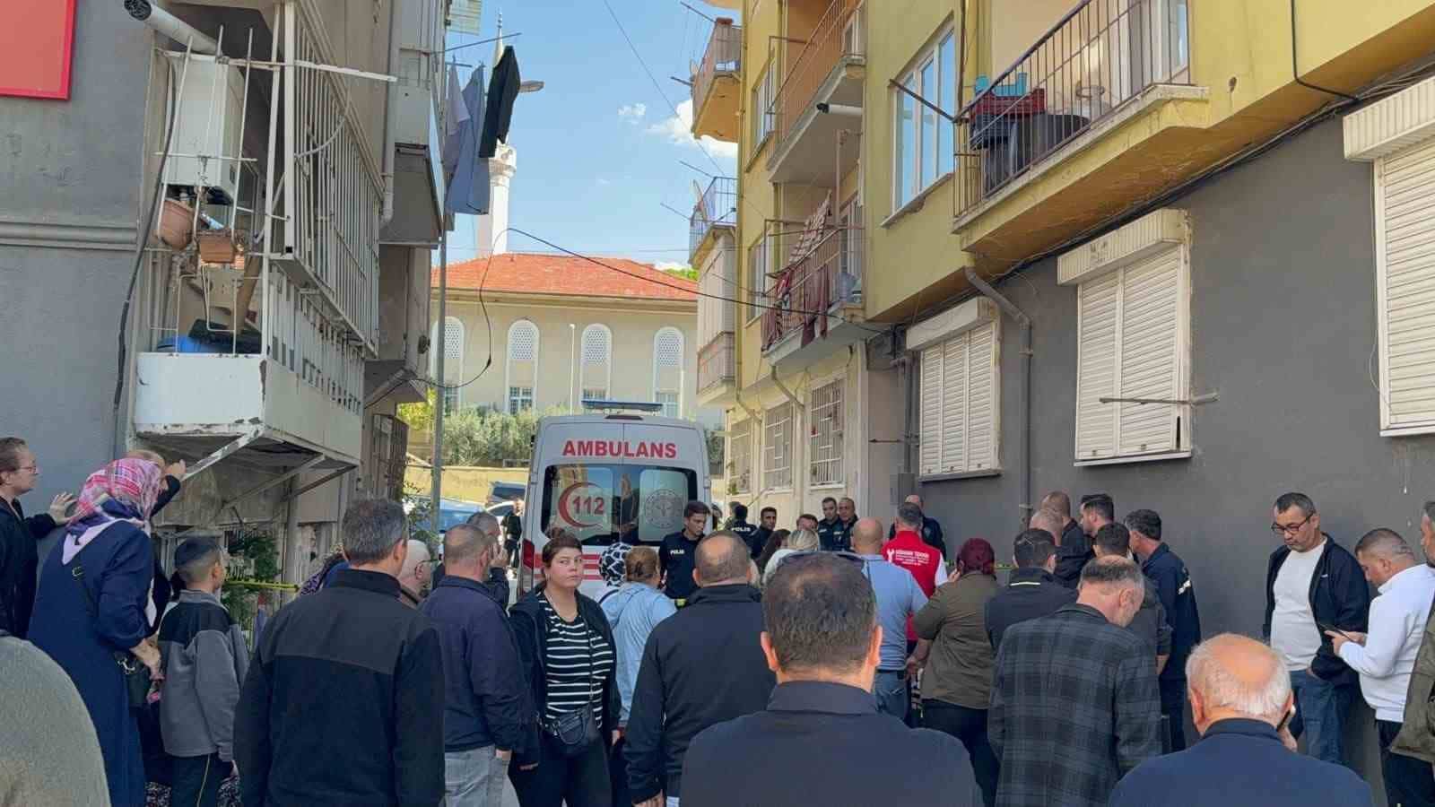 GEMLİK İLÇESİNDE YAŞLI ÇİFT, YAKINLARI TARAFINDAN EVLERİNDE ÖLÜ BULUNDU.