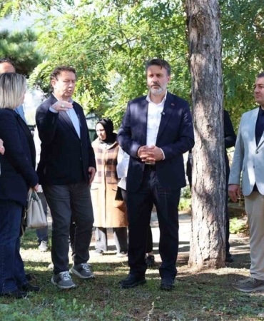 BURSA BÜYÜKŞEHİR BELEDİYESİ BAŞKAN VEKİLİ ŞAHİN BİBA, TOPHANE’DEKİ BİZANS GALERİLERİNDE İNCELEMELERDE BULUNDU VE KAZI ÇALIŞMALARININ YENİDEN BAŞLADIĞINI BELİRTEREK “BİZ ŞİMDİ YENİ BİR SÜRECE ADIM ATIYORUZ” DEDİ.