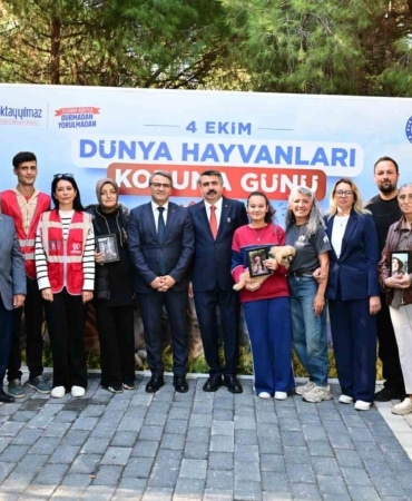 YILDIRIM BELEDİYESİ, 4 EKİM DÜNYA HAYVANLARI KORUMA GÜNÜ KAPSAMINDA HAYVAN SEVGİSİNİN GELİŞTİRİLMESİ VE SOKAK HAYVANLARININ YAŞAM HAKKINA YÖNELİK TOPLUMSAL FARKINDALIĞIN ARTIRILMASI AMACIYLA ‘SEVİMLİ PATİLERLE ŞENLİK ZAMANI’ ETKİNLİĞİ DÜZENLEDİ.