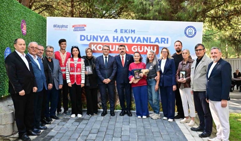 YILDIRIM BELEDİYESİ, 4 EKİM DÜNYA HAYVANLARI KORUMA GÜNÜ KAPSAMINDA HAYVAN SEVGİSİNİN GELİŞTİRİLMESİ VE SOKAK HAYVANLARININ YAŞAM HAKKINA YÖNELİK TOPLUMSAL FARKINDALIĞIN ARTIRILMASI AMACIYLA ‘SEVİMLİ PATİLERLE ŞENLİK ZAMANI’ ETKİNLİĞİ DÜZENLEDİ.