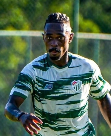 BURSASPOR’DA LİNCOLN HENRİQUE’NİN SAĞ ADDÜKTÖR LONGUS KASINDA GERİLME VE ÖDEM TESPİT EDİLDİ. BREZİLYALI FUTBOLCUNUN YAKLAŞIK 10 GÜN SAHALARDAN UZAK KALMASI ÖNGÖRÜLÜYOR.