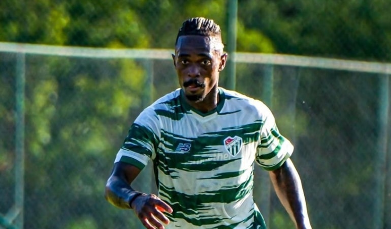 BURSASPOR’DA LİNCOLN HENRİQUE’NİN SAĞ ADDÜKTÖR LONGUS KASINDA GERİLME VE ÖDEM TESPİT EDİLDİ. BREZİLYALI FUTBOLCUNUN YAKLAŞIK 10 GÜN SAHALARDAN UZAK KALMASI ÖNGÖRÜLÜYOR.