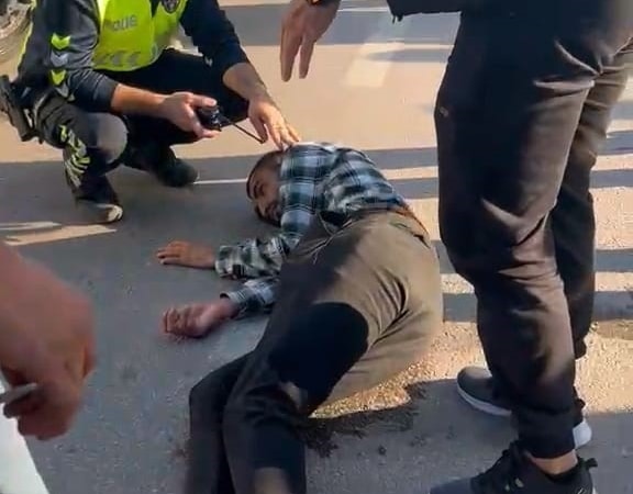 BURSA'DA OTOBÜSÜN ÇARPTIĞI GENÇ YARALANDI