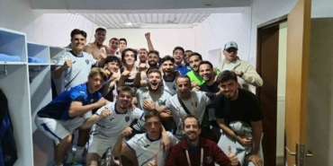 TÜRKİYE KUPASI 2. ELEME TURU’NDA KARACABEY BELEDİYESPOR İLE GALATA, MUSTAFA FEHMİ GERÇEKER STADYUMU’NDA KARŞI KARŞIYA GELDİ. NORMAL SÜRESİ 2-2 EŞİTLİKLE TAMAMLANAN MÜCADELENİN ARDINDAN PENALTI ATIŞLARINA GİDİLDİ. PENALTILARDA RAKİBİNE 5-3 ÜSTÜNLÜK SAĞLAYAN KARACABEY BELEDİYESPOR, ADINI BİR ÜST TURA YAZDIRDI.