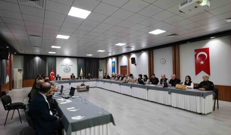 BURSA ORMAN BÖLGE MÜDÜRLÜĞÜ, 2026 YILI PROGRAM HEDEFLERİ VE ÇALIŞMALARIN YIL İÇERİSİNDEKİ GERÇEKLEŞME DURUMUNUN DEĞERLENDİRİLDİĞİ TOPLANTI DÜZENLENDİ. BURSA ORMAN BÖLGE MÜDÜRÜ ERDAL ŞAHAN BAŞKANLIĞINDAKİ TOPLANTIDA, ORMAN YANGINLARI AÇISINDAN RİSKLİ DÖNEMİN HENÜZ SONA ERMEDİĞİNE DİKKAT ÇEKİLEREK, YANGINLARA KARŞI ALINAN TEDBİRLERİN KARARLILIKLA SÜRDÜRÜLMESİ İSTENDİ.