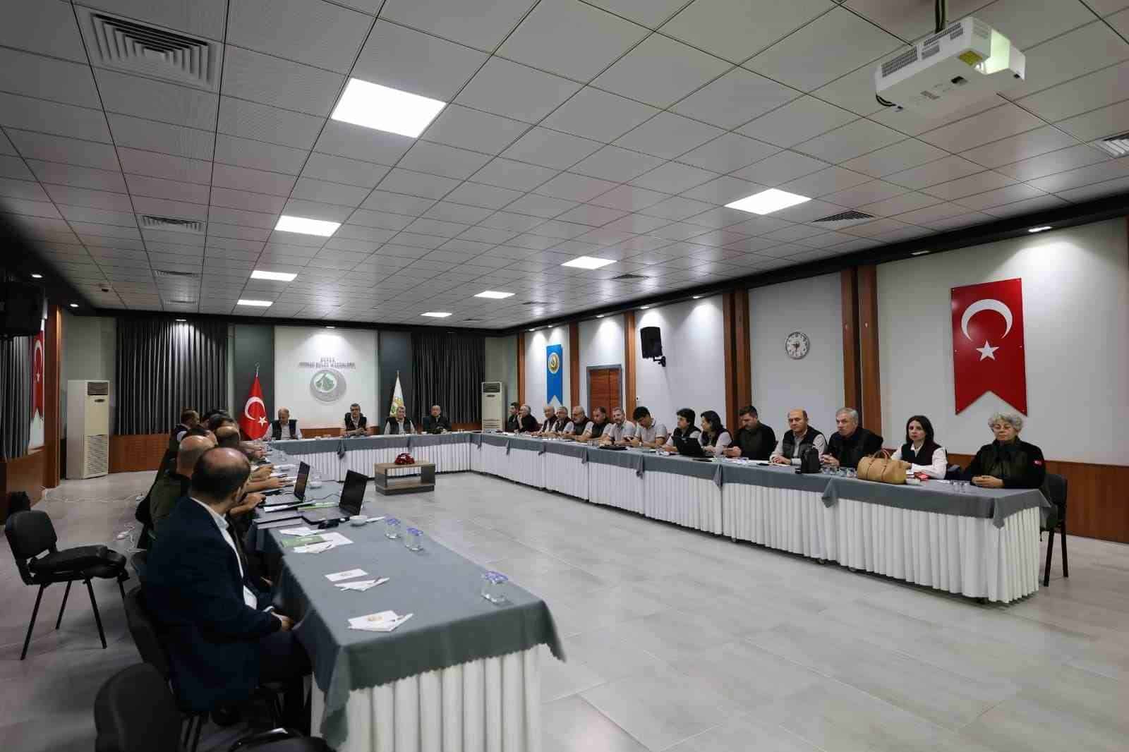 BURSA ORMAN BÖLGE MÜDÜRLÜĞÜ, 2026 YILI PROGRAM HEDEFLERİ VE ÇALIŞMALARIN YIL İÇERİSİNDEKİ GERÇEKLEŞME DURUMUNUN DEĞERLENDİRİLDİĞİ TOPLANTI DÜZENLENDİ. BURSA ORMAN BÖLGE MÜDÜRÜ ERDAL ŞAHAN BAŞKANLIĞINDAKİ TOPLANTIDA, ORMAN YANGINLARI AÇISINDAN RİSKLİ DÖNEMİN HENÜZ SONA ERMEDİĞİNE DİKKAT ÇEKİLEREK, YANGINLARA KARŞI ALINAN TEDBİRLERİN KARARLILIKLA SÜRDÜRÜLMESİ İSTENDİ.