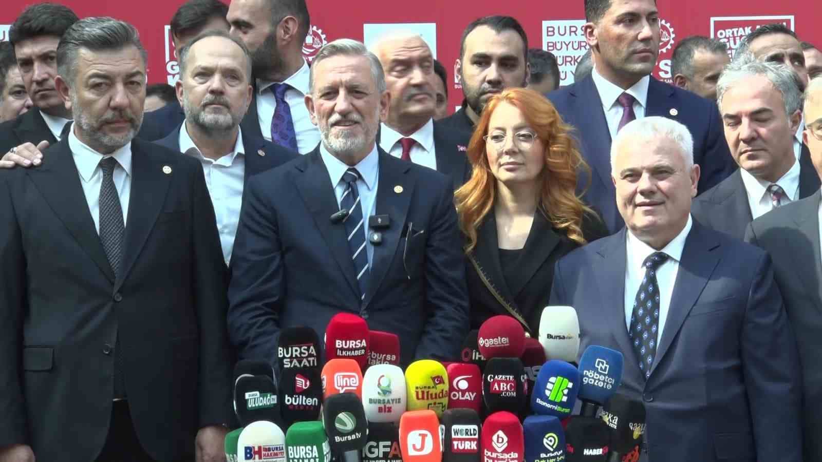 BURSA TİCARET VE SANAYİ ODASI’NDA (BTSO) YENİ DÖNEMİN YÖNETİMİNİ BELİRLEMEK ÜZERE GERÇEKLEŞTİRİLEN SEÇİMDE OY VERME İŞLEMİ SÜRÜYOR. MEVCUT BAŞKAN İBRAHİM BURKAY İLE BURSA TİCARET BORSASI BAŞKANI ÖZER MATLI’NIN YARIŞTIĞI SEÇİMDE 159 MECLİS ÜYESİ SANDIK BAŞINA GİDİYOR. BURKAY, SEÇİM SÜRECİNE İLİŞKİN YAPTIĞI AÇIKLAMADA, BTSO’NUN 137 YILLIK KÖKLÜ GEÇMİŞİNE DİKKAT ÇEKEREK, "BUGÜN TARİHİ BİR GÜNÜ YAŞIYORUZ" DEDİ. - İBRAHİM BURKAY