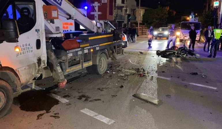 BURSA’NIN İNEGÖL İLÇESİNDE KAMYONET İLE MOTOSİKLETİN ÇARPIŞMASI SONUCU MEYDANA GELEN VE 21 YAŞINDAKİ KEMAL DERVİŞ’İN HAYATINI KAYBETTİĞİ KAZADA AĞIR YARALANAN 19 YAŞINDAKİ MUSTAFA CAN ÖZTÜRK'TE YAPILAN TÜM MÜDAHALELERE RAĞMEN KURTARILAMADI.