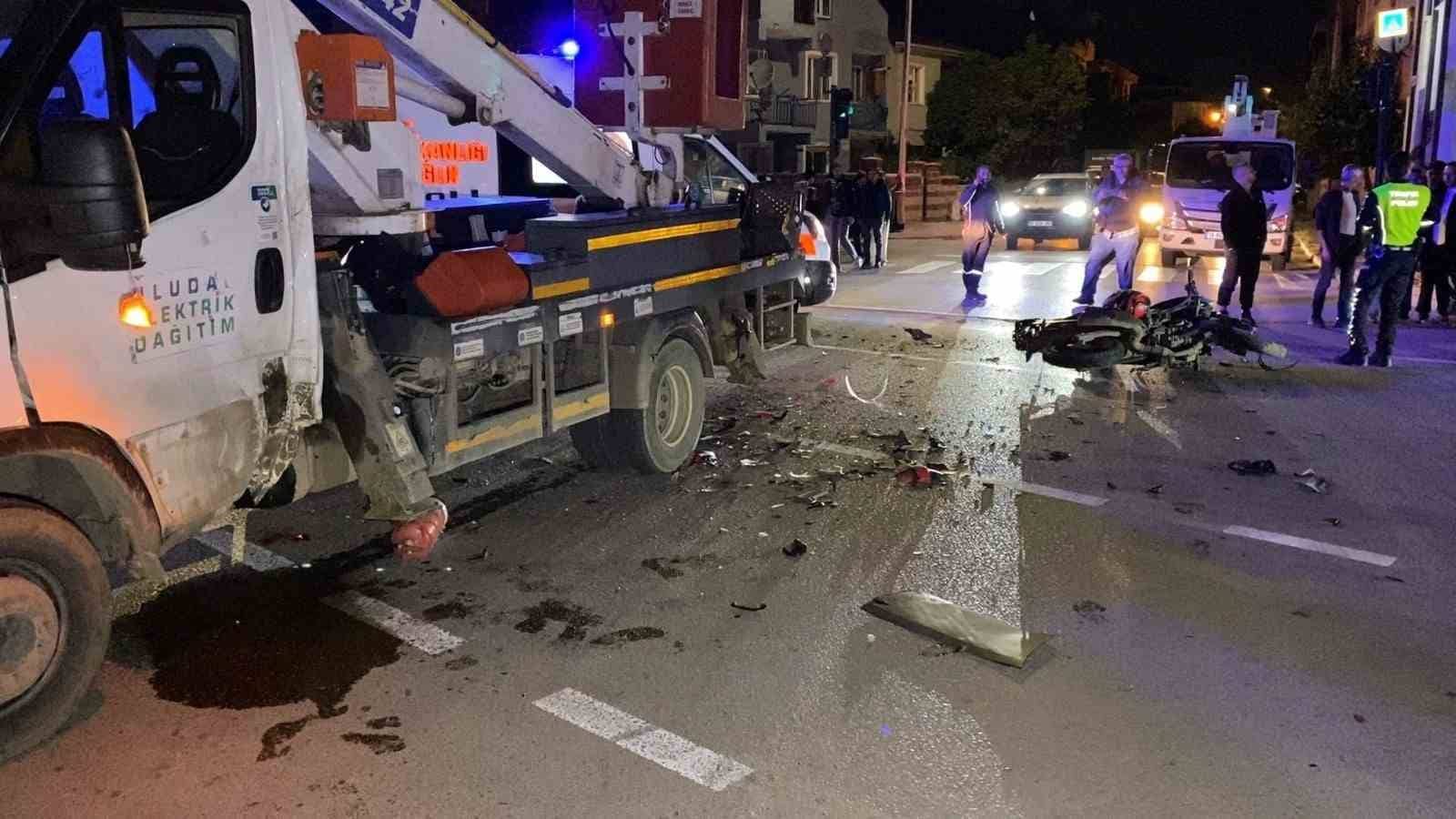 BURSA’NIN İNEGÖL İLÇESİNDE KAMYONET İLE MOTOSİKLETİN ÇARPIŞMASI SONUCU MEYDANA GELEN VE 21 YAŞINDAKİ KEMAL DERVİŞ’İN HAYATINI KAYBETTİĞİ KAZADA AĞIR YARALANAN 19 YAŞINDAKİ MUSTAFA CAN ÖZTÜRK'TE YAPILAN TÜM MÜDAHALELERE RAĞMEN KURTARILAMADI.