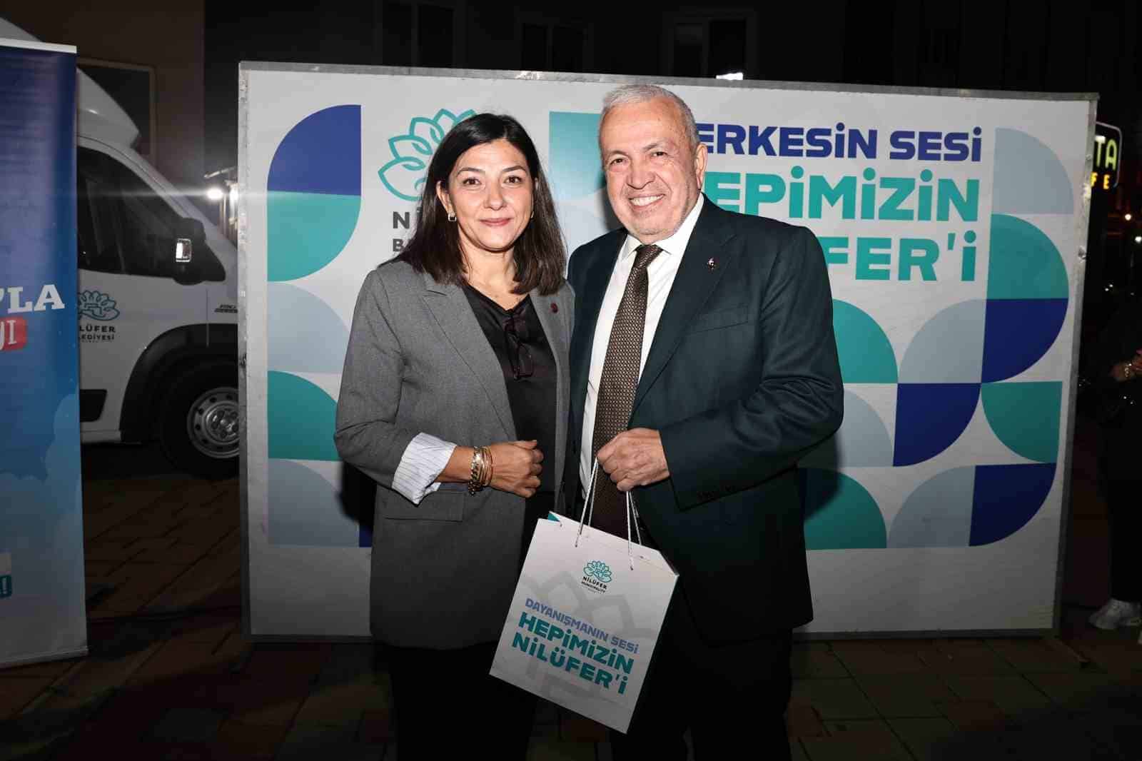 "ŞADİ BAŞKAN'LA AKŞAM ÇAYI" BULUŞMALARININ SON DURAĞI ÜÇEVLER MAHALLESİ OLDU. VATANDAŞLARIN TALEP VE ÖNERİLERİNİ DİNLEYEN BAŞKAN ŞADİ ÖZDEMİR, "KİMSEYİ AYRIŞTIRMADAN, KİŞİYE GÖRE DEĞİL, KURALLARA GÖRE YÖNETİLEN BİR NİLÜFER İÇİN ÇALIŞIYORUZ" DEDİ.