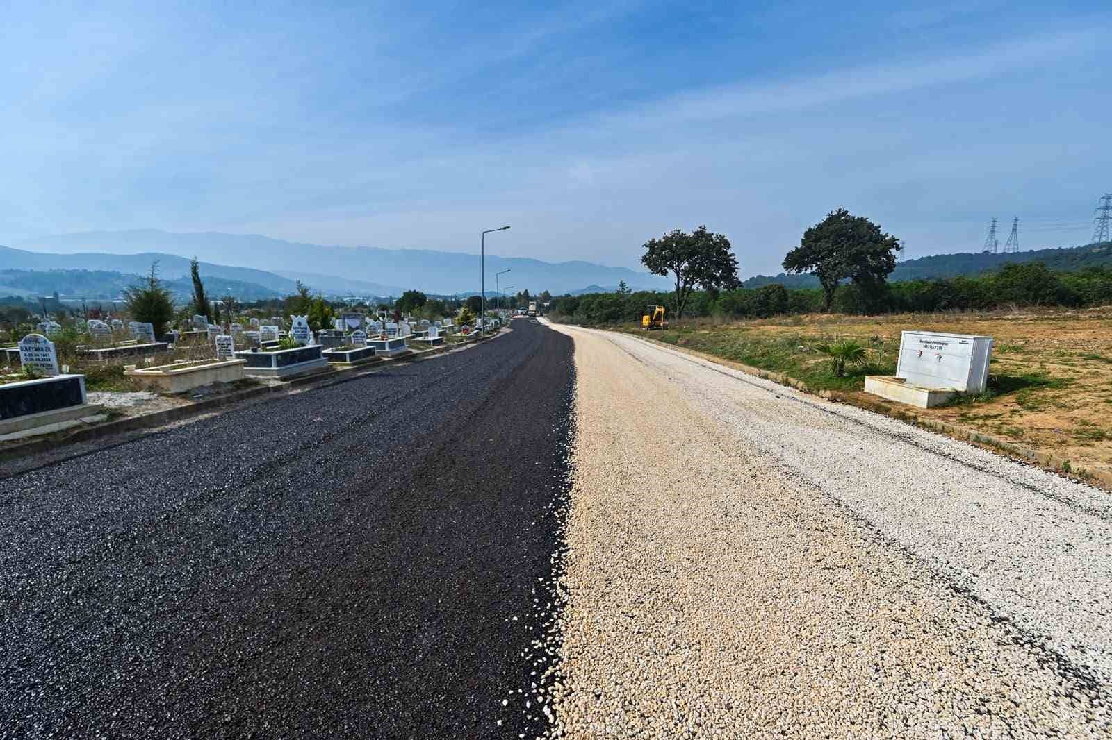 BURSA BÜYÜKŞEHİR BELEDİYESİ, KESTEL İLÇESİNDEKİ ERDOĞANKÖY KENT MEZARLIĞI’NIN İÇ VE BAĞLANTI YOLLARINDA YENİLEME ÇALIŞMASI GERÇEKLEŞTİRDİ.