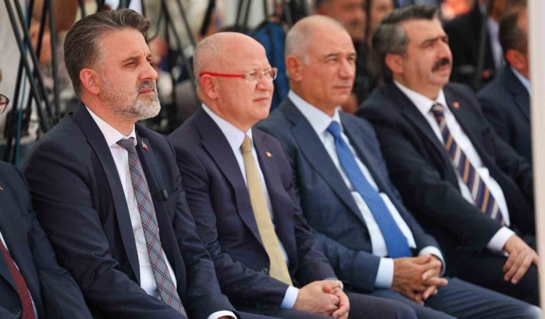 BURSA BÜYÜKŞEHİR BELEDİYE BAŞKAN VEKİLİ ŞAHİN BİBA, ‘BURSA’NIN AFET ANAYASASI’ OLARAK NİTELENDİRDİĞİ BEYANNAMENİN 13 EKİM’DE AÇIKLANACAĞINI BELİRTEREK "ÖNCELİĞİMİZ, AFETLERDEN SONRA YARALARI SARMANIN ÖTESİNDE, O YARALARIN HİÇ AÇILMAMASI İÇİN BUGÜNDEN ÇALIŞMAKTIR" DEDİ.