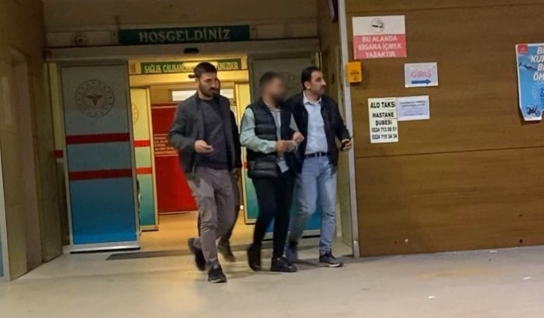 UYUŞTURUCU TİCARETİ SUÇUNDAN HAKKINDA KESİNLEŞMİŞ 10 YIL HAPİS CEZASI BULUNAN 29 YAŞINDAKİ ŞAHIS, POLİS EKİPLERİNİN OPERASYONUYLA YAKALANDI.