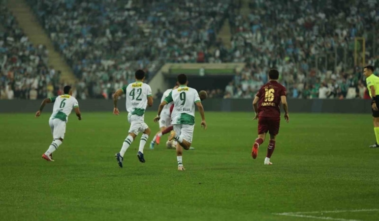 TRENDYOL 1. LİG’DE BURSASPOR, SAHASINDA KARŞILAŞTIĞI MARDİN 1969 SPOR’A 2-1 MAĞLUP OLDU.