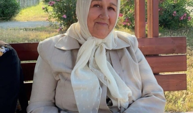 MANİSA'NIN AKHİSAR İLÇESİNDE TUR OTOBÜSÜ İLE ÇEKİCİNİN ÇARPIŞMASI SONUCU 11 KİŞİNİN HAYATINI KAYBETTİ. BURSA'DA 11 EVE ATEŞ DÜŞERKEN, VEFAT EDEN VATANDAŞLARIN CENAZE NAMAZLARININ ÖĞLEN KILINACAĞI ÖĞRENİLDİ. CEMİLE MEMİŞÇİ (71)