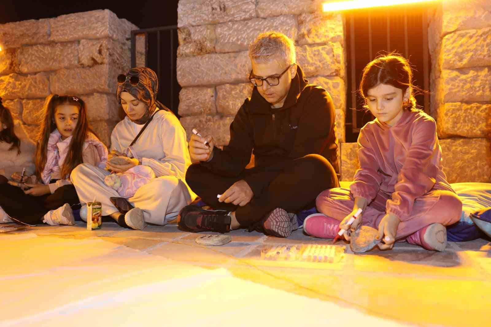 BURSA BÜYÜKŞEHİR BELEDİYESİ, ‘11 EKİM DÜNYA KIZ ÇOCUKLARI GÜNÜ’ KAPSAMINDA ZİNDANKAPI’NIN TARİHİ ATMOSFERİNDE ÇOCUKLARI SANAT VE TARİHLE BULUŞTURDU.