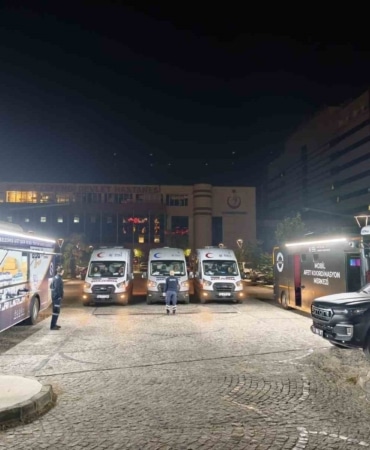 MANİSA'NIN AKHİSAR İLÇESİNDE MEYDANA GELEN FECİ KAZADA YARALANAN, HAYATINI KAYBEDEN VATANDAŞLARA VE AİLELERİNE BURSA BÜYÜKŞEHİR BELEDİYESİ AKOM DESTEKLERİNİ SÜRÜDÜRÜYOR.