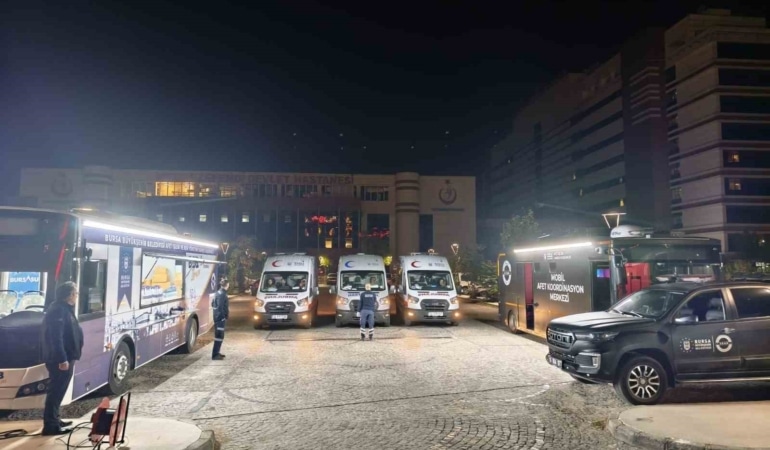 MANİSA'NIN AKHİSAR İLÇESİNDE MEYDANA GELEN FECİ KAZADA YARALANAN, HAYATINI KAYBEDEN VATANDAŞLARA VE AİLELERİNE BURSA BÜYÜKŞEHİR BELEDİYESİ AKOM DESTEKLERİNİ SÜRÜDÜRÜYOR.