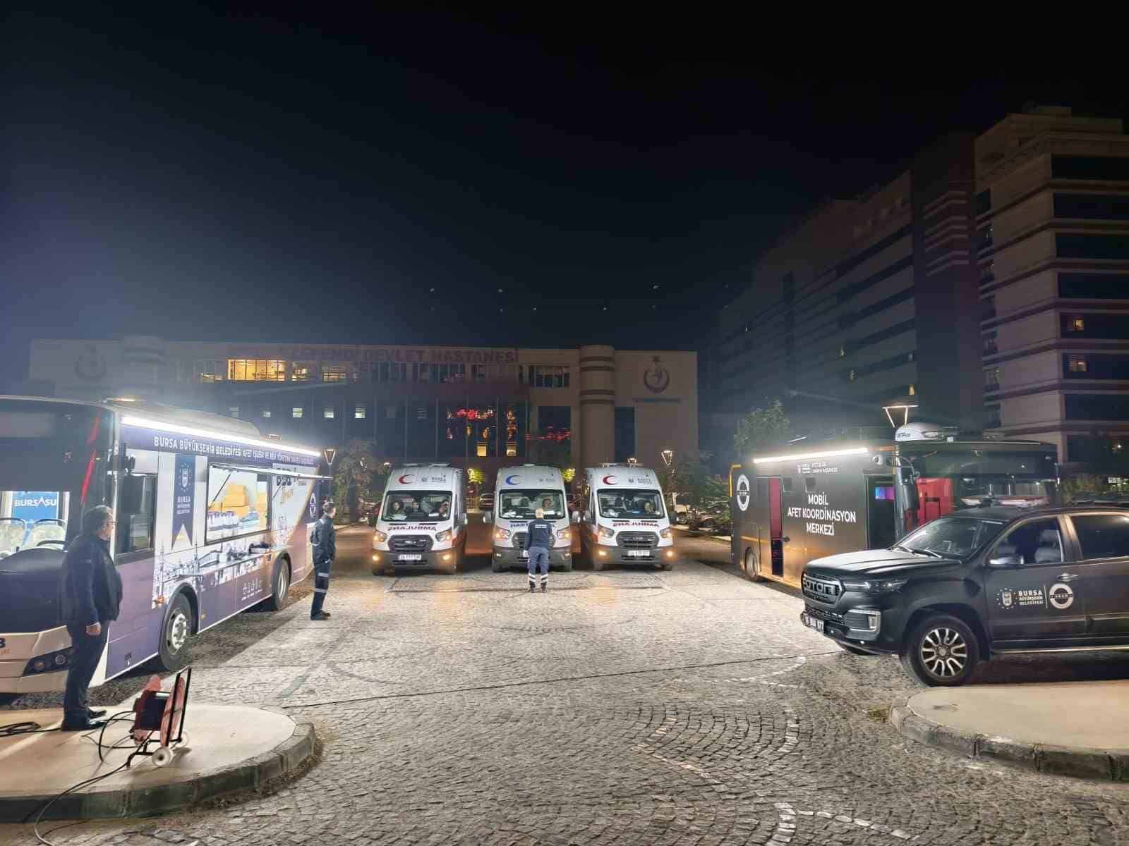 MANİSA'NIN AKHİSAR İLÇESİNDE MEYDANA GELEN FECİ KAZADA YARALANAN, HAYATINI KAYBEDEN VATANDAŞLARA VE AİLELERİNE BURSA BÜYÜKŞEHİR BELEDİYESİ AKOM DESTEKLERİNİ SÜRÜDÜRÜYOR.