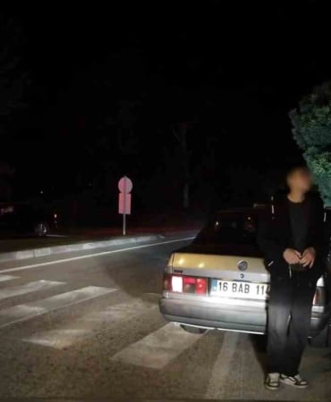 İNEGÖL İLÇESİNDE POLİS UYGULAMASININ YANINDAN ABARTI EGZOZ SESİYLE GEÇEN SÜRÜCÜ, EKİPLER TARAFINDAN DURDURULDU.