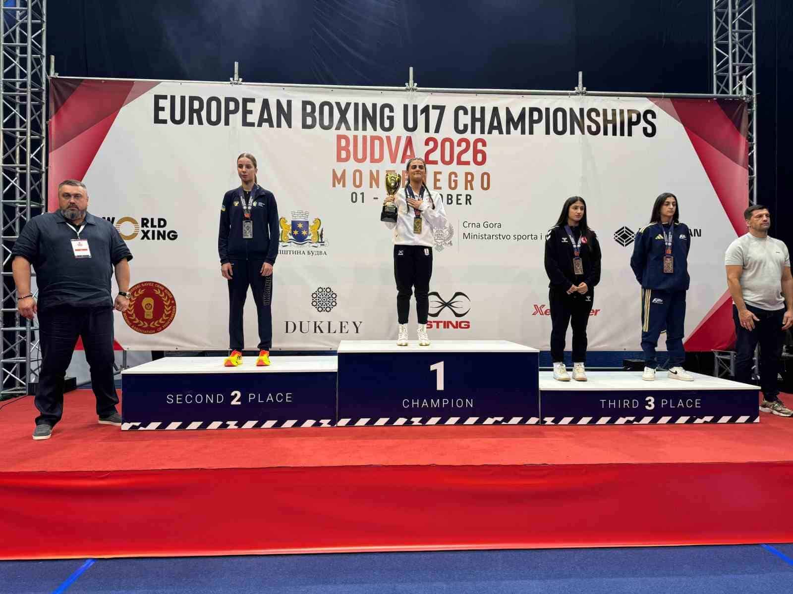 BURSA BÜYÜKŞEHİR BELEDİYESPOR KULÜBÜ SPORCUSU SUDEM TEMUÇİN, KARADAĞ’DA GERÇEKLEŞTİRİLEN YILDIZLAR AVRUPA BOKS ŞAMPİYONASI’NDA ÜÇÜNCÜ OLARAK BRONZ MADALYA KAZANDI.