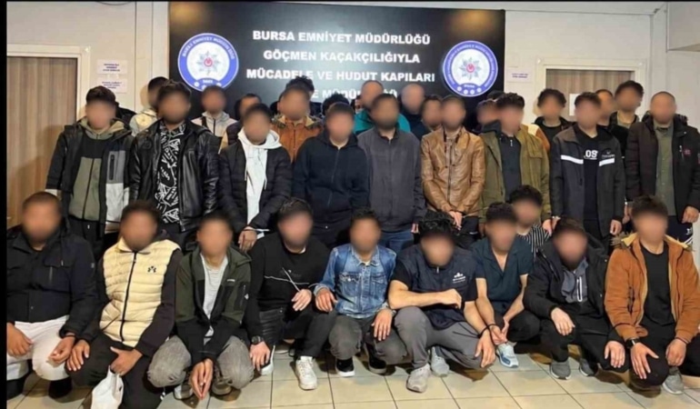 BURSA’DA GÖÇMEN KAÇAKÇILIĞIYLA MÜCADELE KAPSAMINDA DÜZENLENEN OPERASYONLARDA 11 ŞÜPHELİ YAKALANDI.
