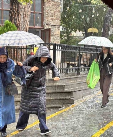 BURSA’DA YAĞMUR ETKİSİNİ GÖSTERMEYE BAŞLADI